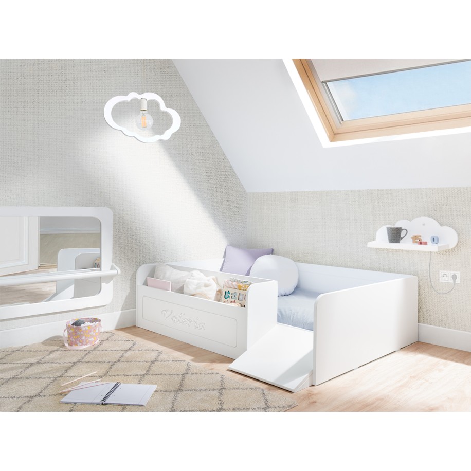 Chambre lit montessori avec rangement et rampe