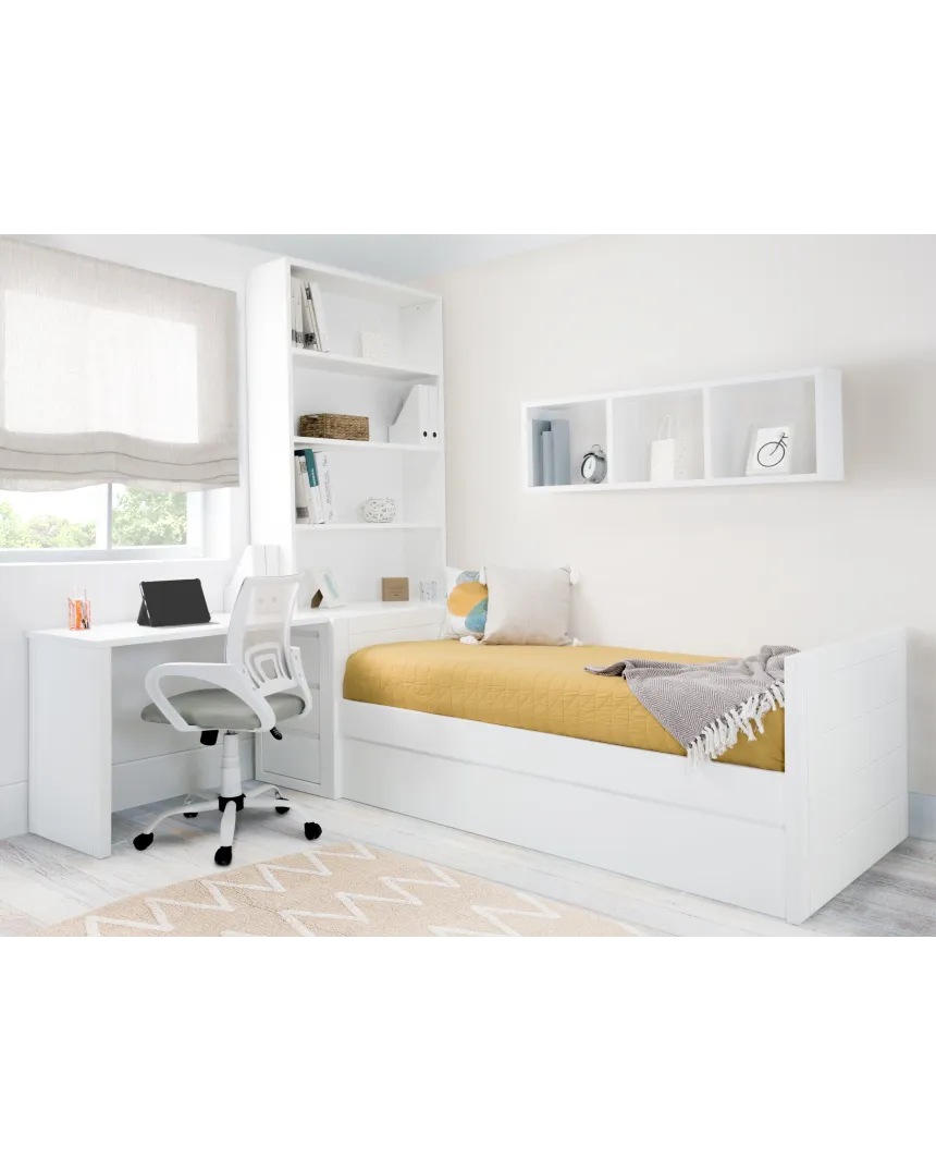 Chambre ado avec coin bureau et étagères de rangement. Linéaire