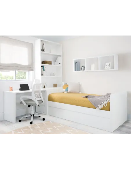 Chambre ado avec coin bureau et étagères de rangement. Linéaire