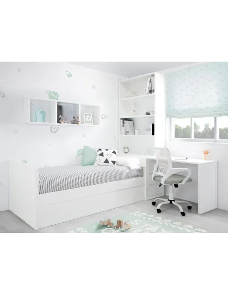 Chambre ado avec coin bureau et étagères de rangement. Linéaire