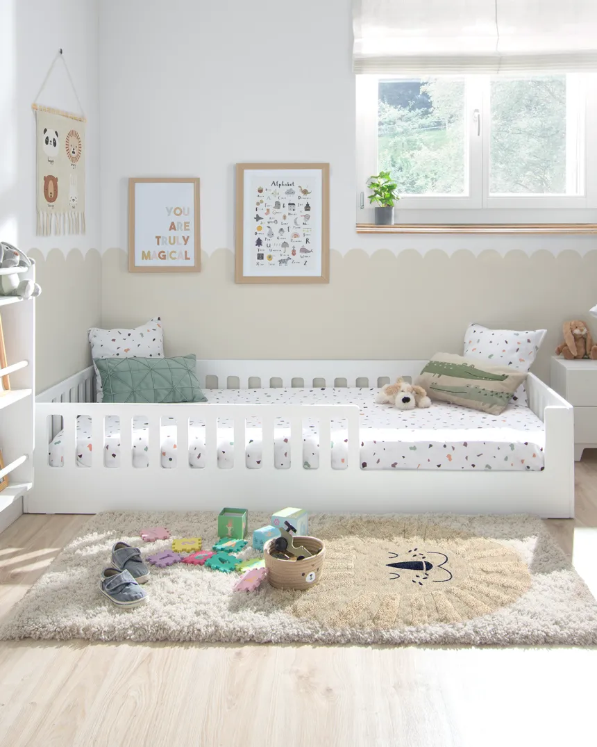 Lit montessori avec barrière CRETA Blanc - Livraison rapide