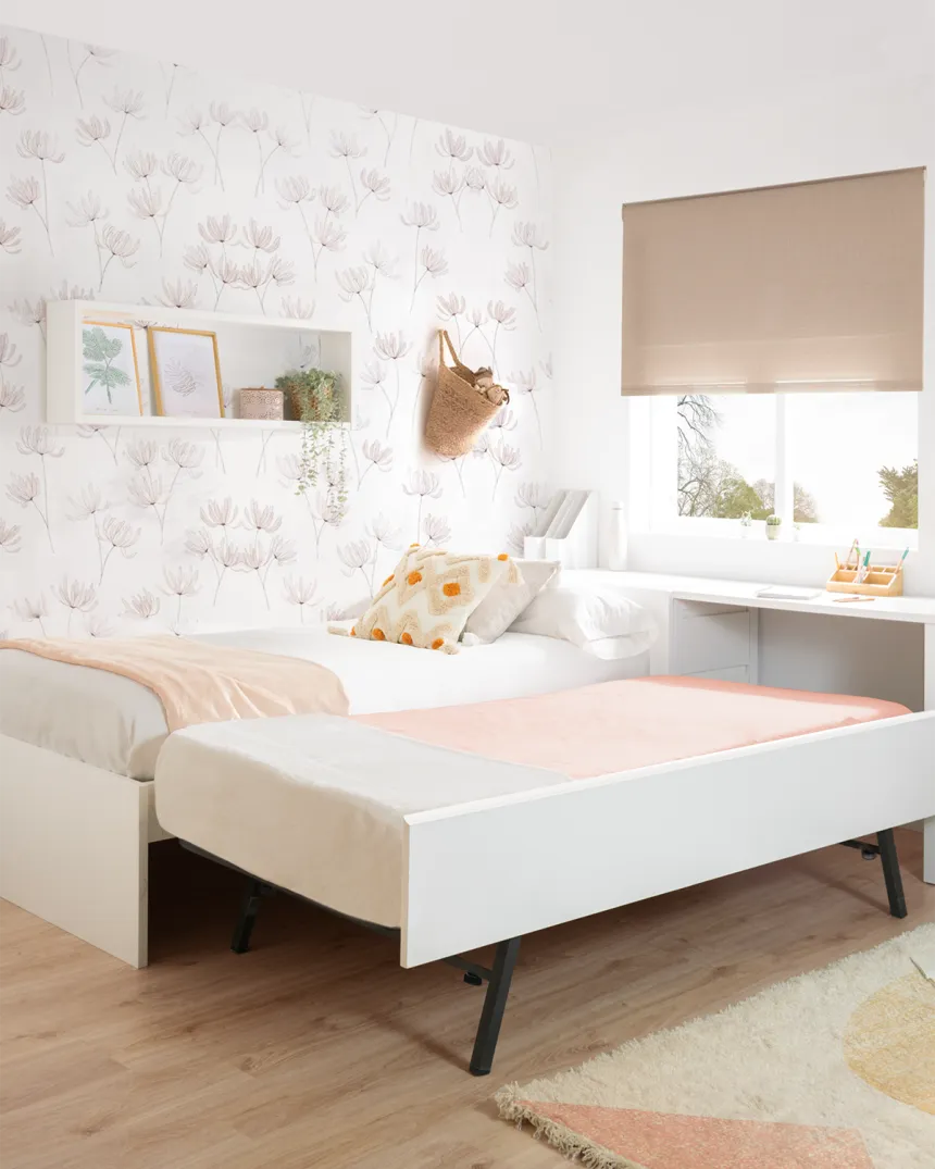 Lit gigogne ado blanc pied bas et lit inférieur déplié.