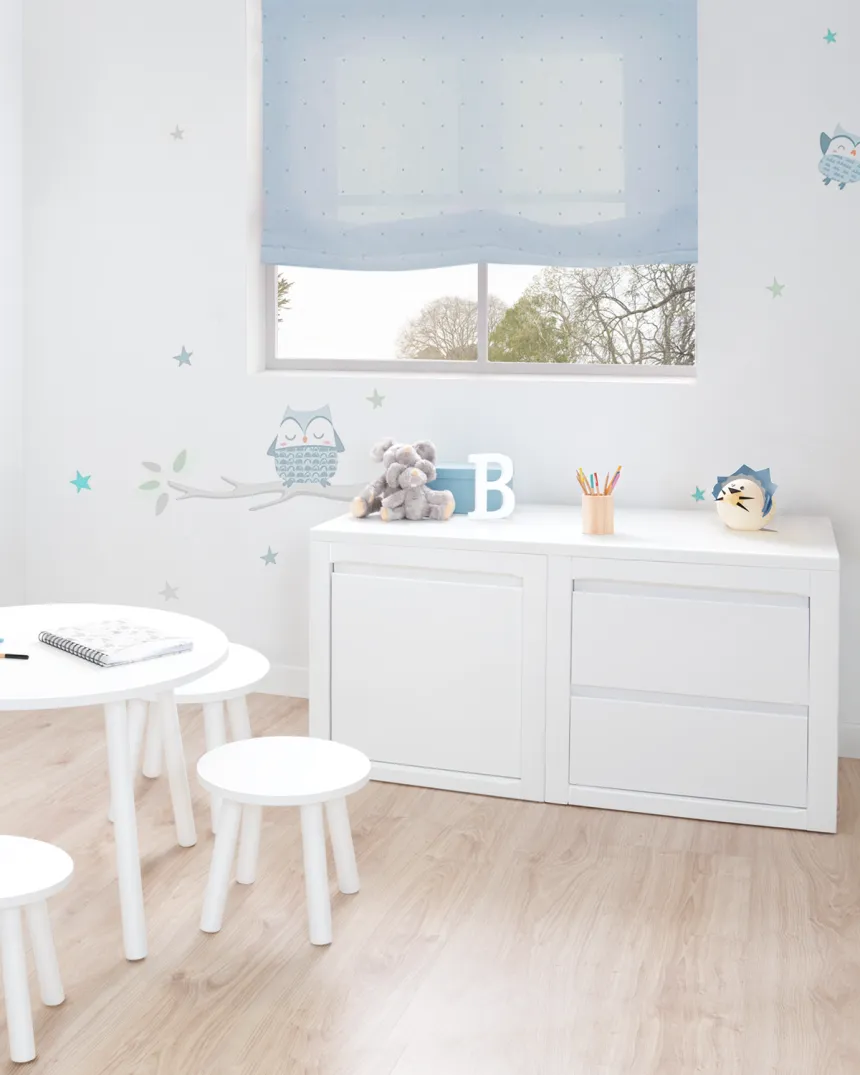 Banc de rangement enfant. Linéaire
