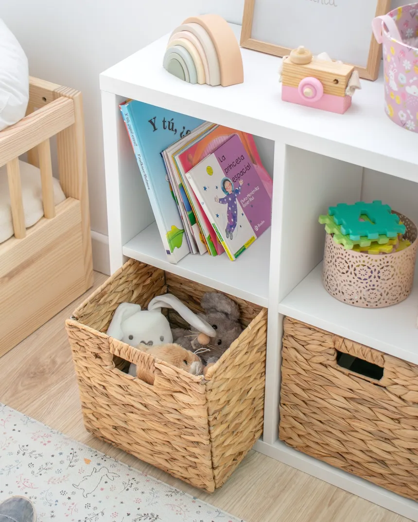 Meuble de rangement carré 60 cm à 4 cases avec panier en osier 2