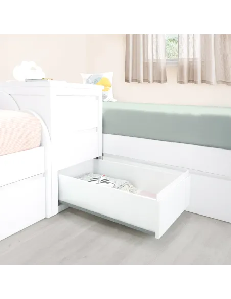 Meuble de rangement compris dans le pack de chambre enfants.
