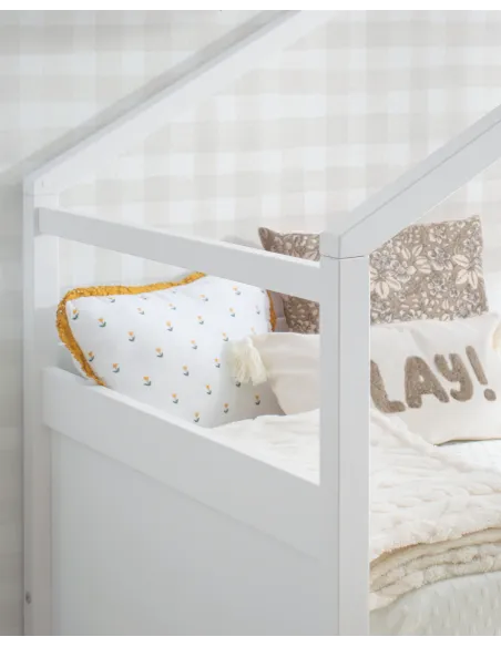 Zoom sur la fixation du toit amovible du lit gigogne cabane blanc toit