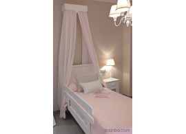 Chambre enfant avec baldaquin rose